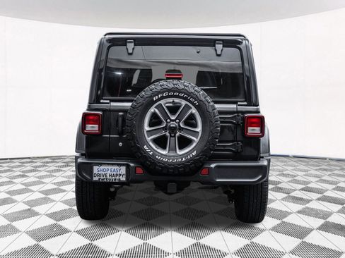 Used 2018 Jeep Wrangler Unlimited Sahara w/ Uconnect 4C Nav & Sound Group image 10