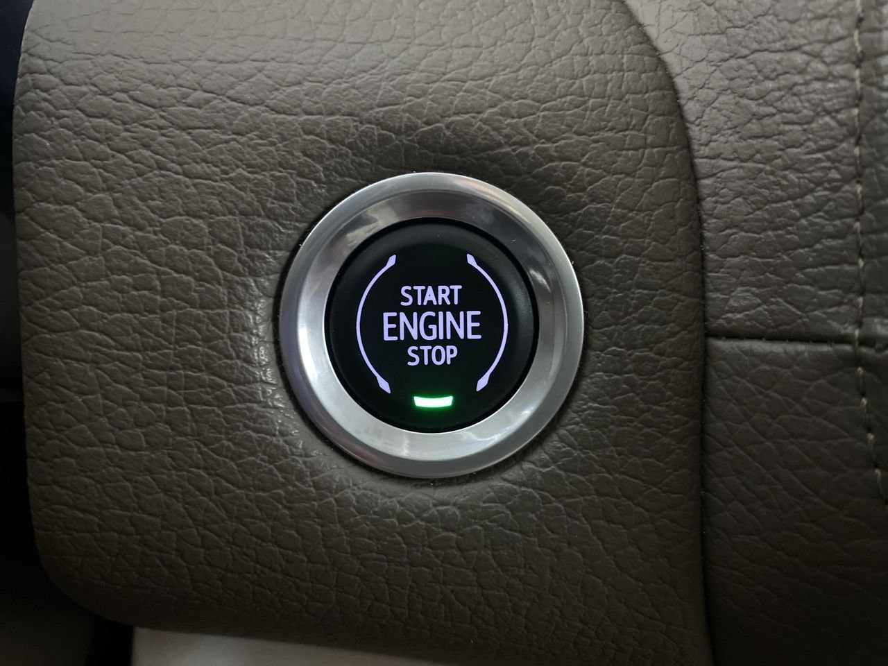 Certified 2021 GMC Yukon XL Denali w/ Denali Premium Package AWD/4WD image 9
