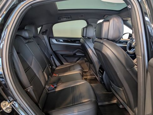 Used 2024 Porsche Cayenne Coupe image 29