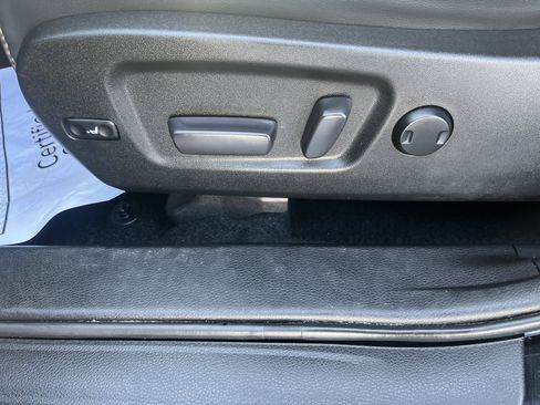 Used 2019 Toyota Highlander XLE image 10