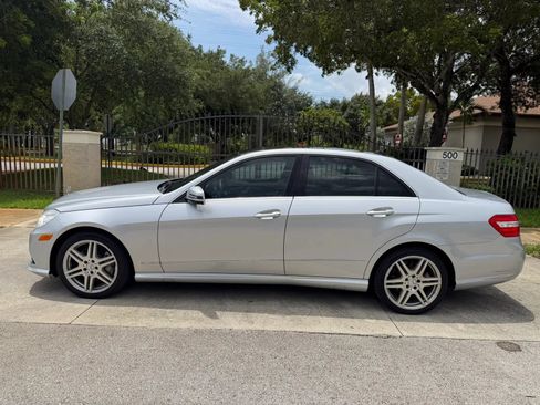 Used 2010 Mercedes-Benz E 550 Sedan w/ Premium 1 Pkg image 4