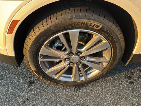 Used 2025 Cadillac XT5 Premium Luxury image 32