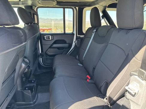 Used 2019 Jeep Wrangler Unlimited Sahara image 30
