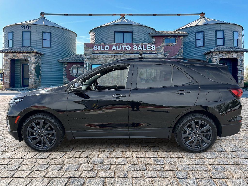 Used 2022 Chevrolet Equinox RS w/ RS Leather Package FWD image 2