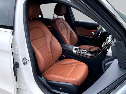 Used 2020 Mercedes-Benz C 300 Sedan image 9