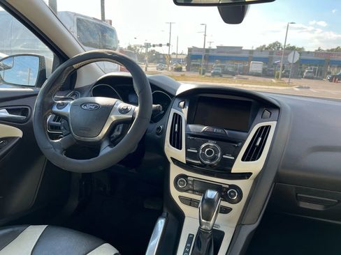 Used 2012 Ford Focus Titanium image 13
