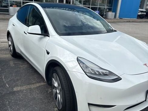 Used 2020 Tesla Model Y Long Range image 1