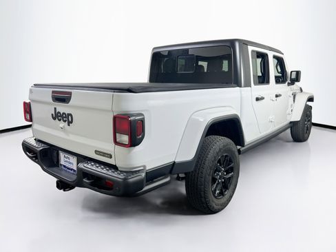 Used 2023 Jeep Gladiator Sport image 5