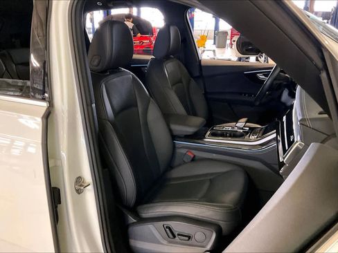 Used 2025 Audi Q7 3.0T Premium Plus image 8