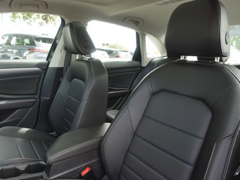 Used 2024 Volkswagen Jetta SE image 23