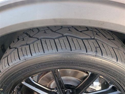 Used 2020 Ford Explorer XLT w/ Equipment Group 202A image 11