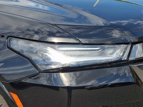 Used 2023 Chevrolet Traverse Premier w/ Redline Edition AWD/4WD image 9