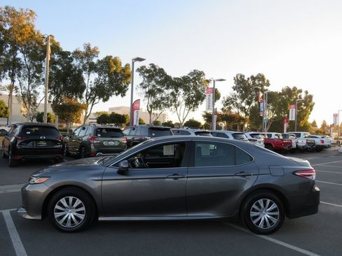 Used 2020 Toyota Camry LE image 7