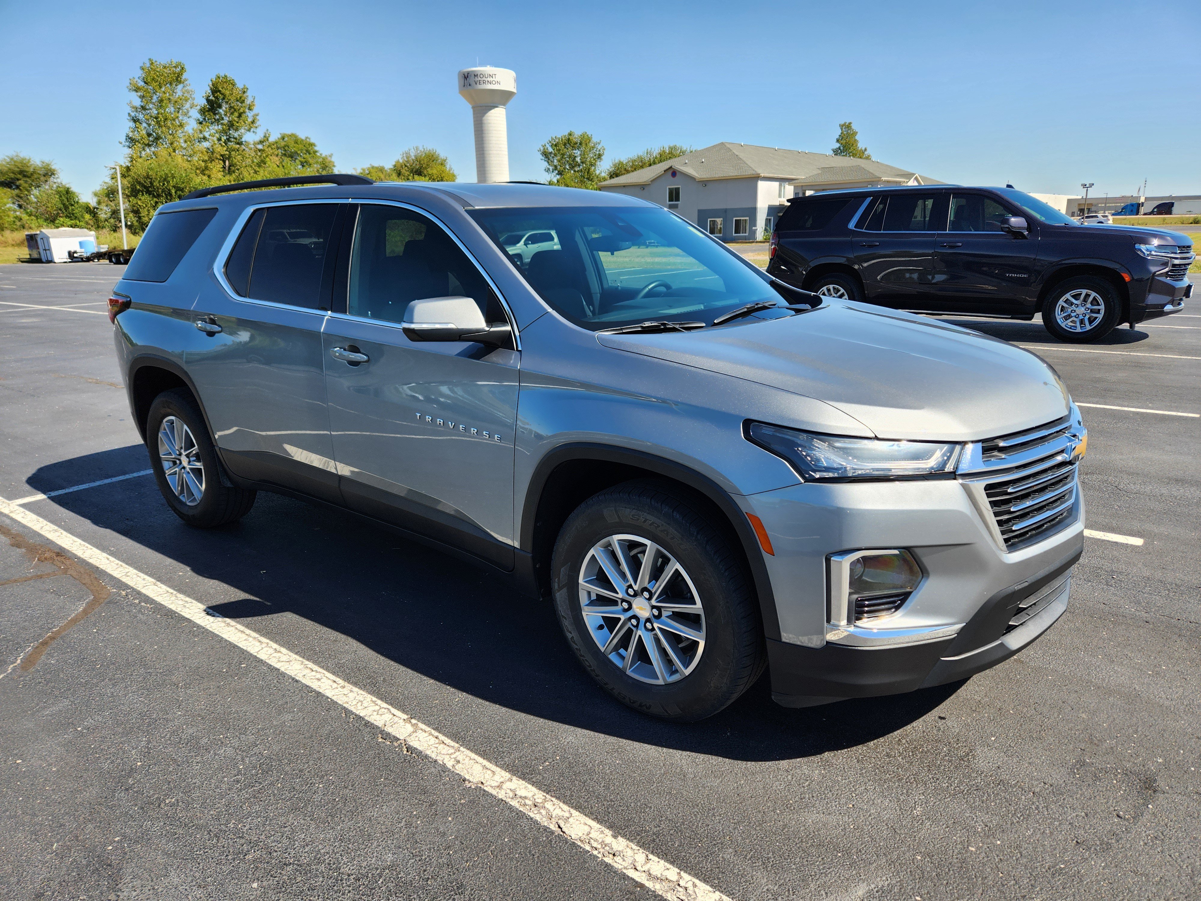 Used 2023 Chevrolet Traverse LT FWD image 9