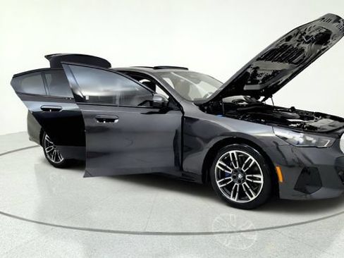 Used 2026 BMW 530i w/ M Sport Package RWD image 11