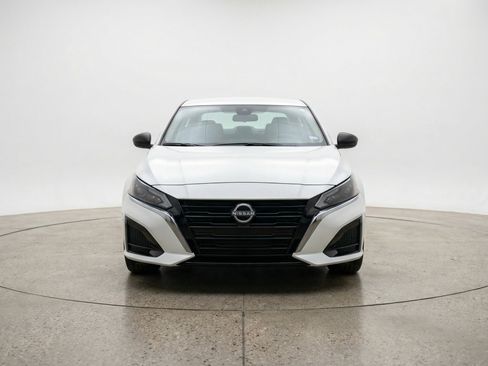 Used 2025 Nissan Altima 2.5 SV image 2