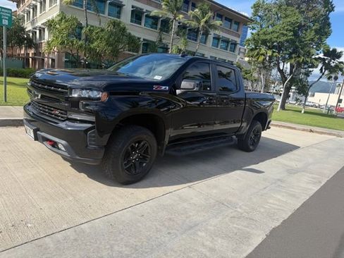 Used 2021 Chevrolet Silverado 1500 LT Trail Boss w/ Convenience Package II image 3