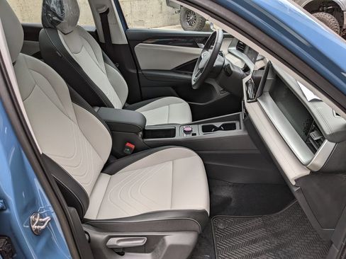 New 2025 Volkswagen Tiguan SE image 22