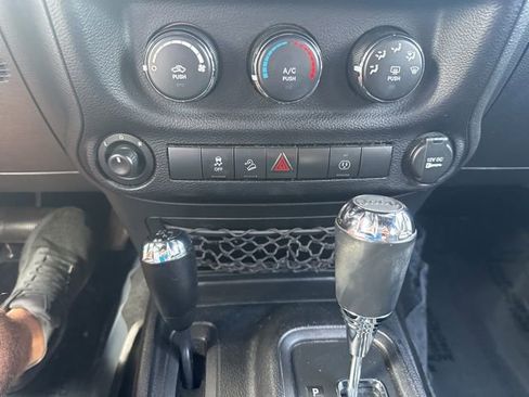 Used 2014 Jeep Wrangler Unlimited Rubicon w/ Connectivity Group image 17