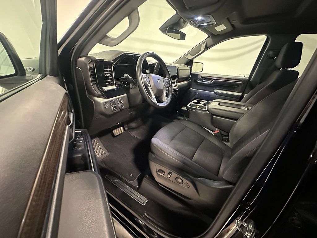 Used 2023 Chevrolet Silverado 1500 RST AWD/4WD image 20