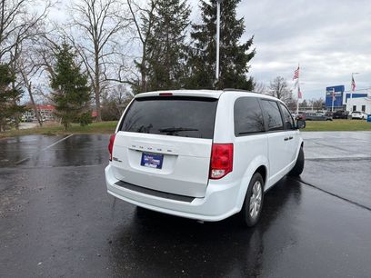 Used 2019 Dodge Grand Caravan SE w/ UConnect Hands-Free Group
