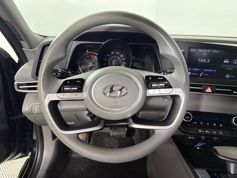 Used 2022 Hyundai Elantra SEL FWD image 15