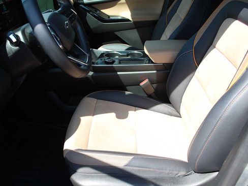 Used 2025 Chevrolet Equinox ACTIV w/ Safety and Technology Package FWD image 27
