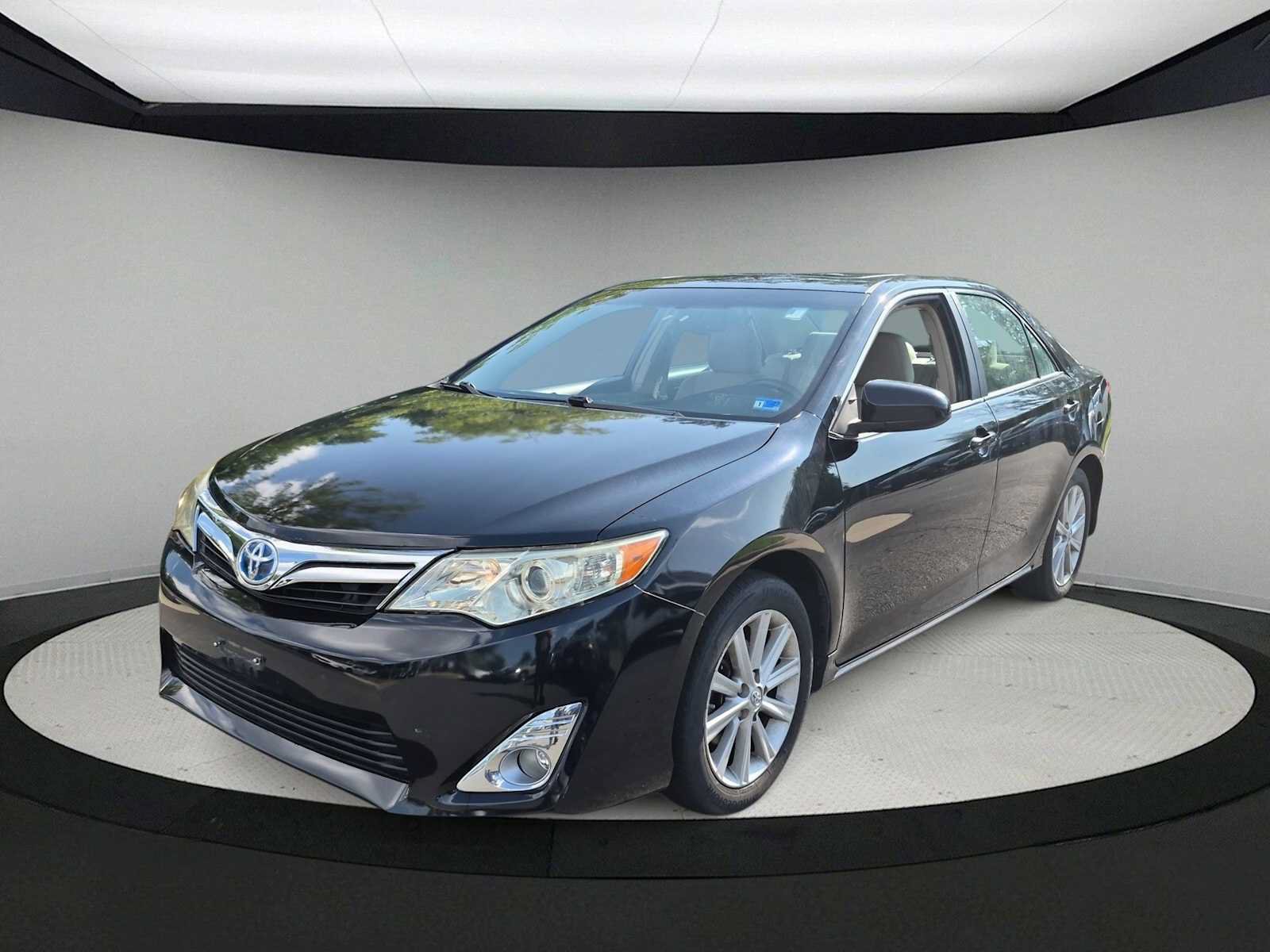Used 2014 Toyota Camry XLE w/ Convenience Package FWD image 4