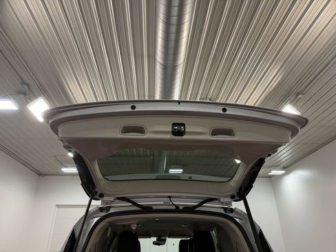 Used 2024 Chrysler Pacifica Touring-L image 77