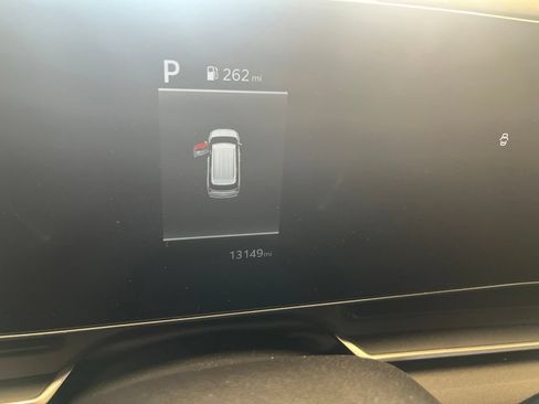 Used 2026 Kia Carnival EX FWD image 3