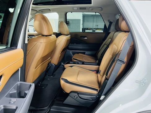 New 2025 Nissan Pathfinder Platinum image 30