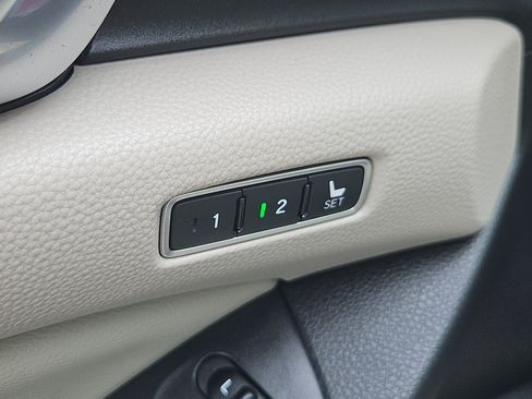 Used 2018 Honda Accord Touring image 10