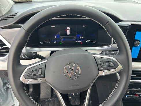 New 2026 Volkswagen Taos SE FWD image 9