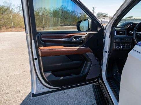 Used 2023 GMC Yukon XL Denali Ultimate w/ LPO, Floor Liner Package image 10