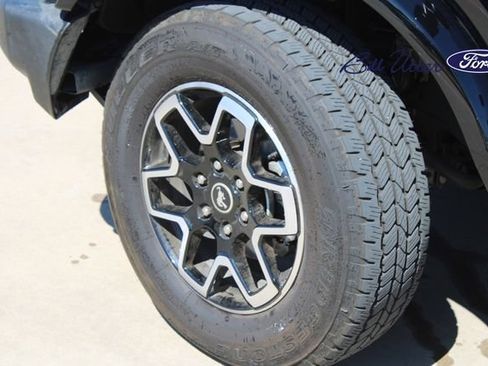 Used 2025 Ford Bronco Outer Banks AWD/4WD image 9