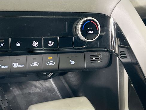 Used 2023 Hyundai Elantra SEL w/ Convenience Package image 20