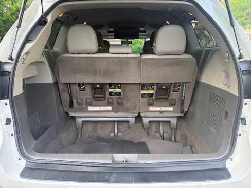 Used 2015 Toyota Sienna XLE Premium AWD/4WD image 6
