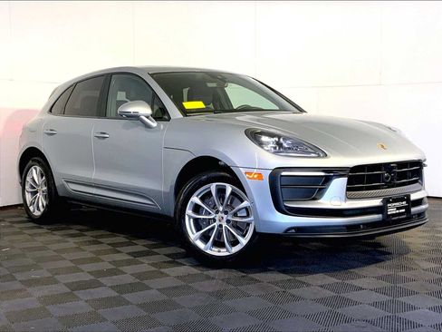 Certified 2023 Porsche Macan AWD/4WD image 9