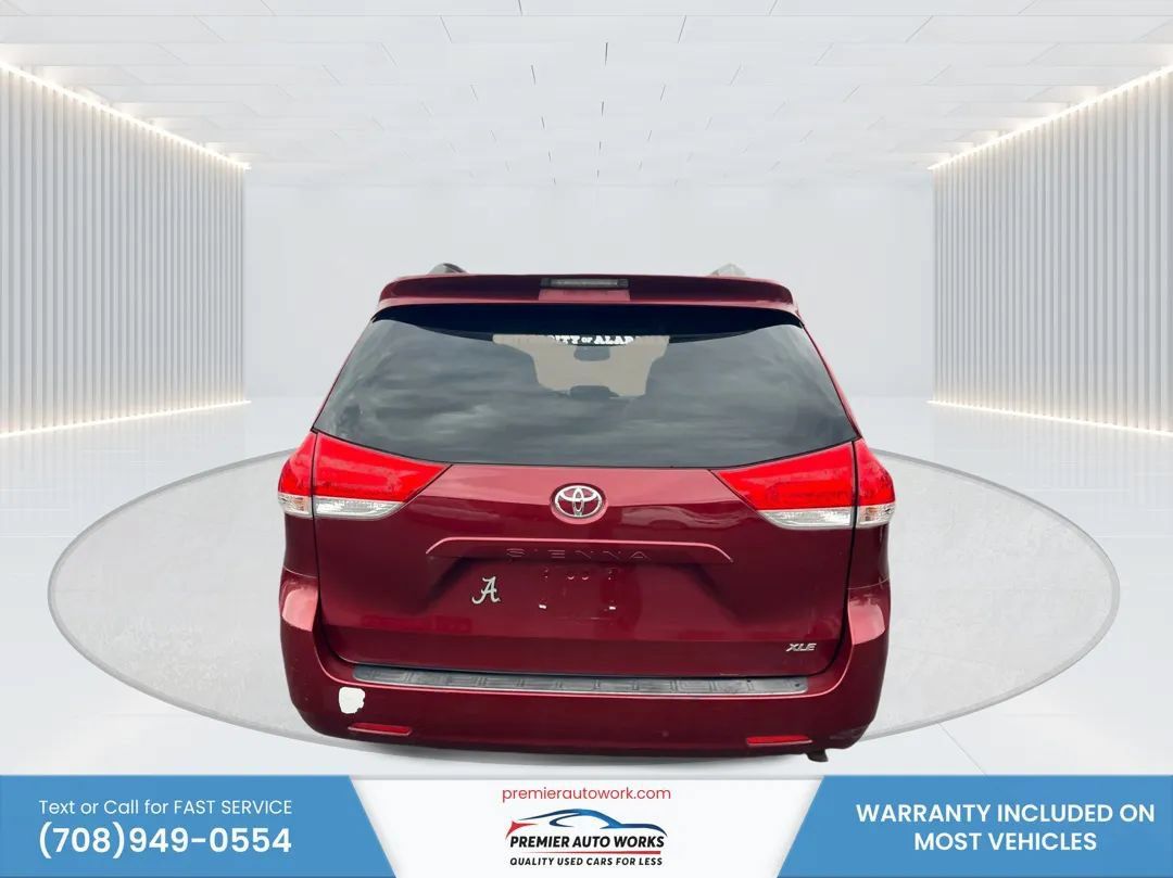 Used 2012 Toyota Sienna XLE w/ Entertainment Pkg FWD image 5
