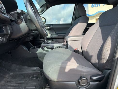 Used 2019 Toyota Tacoma TRD Off-Road image 10