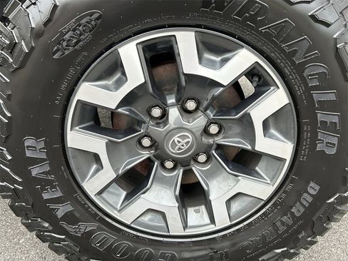 Used 2023 Toyota Tacoma TRD Off-Road image 11