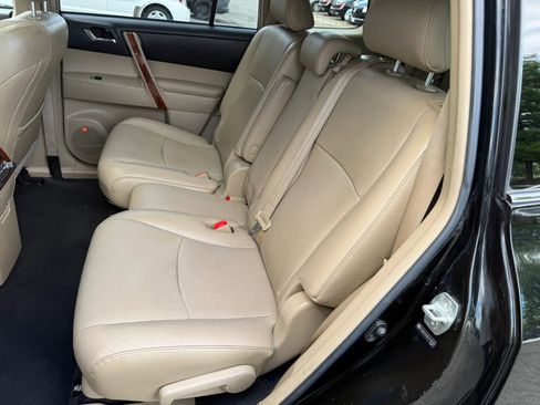Used 2012 Toyota Highlander Limited w/ Tow Pkg AWD/4WD image 24