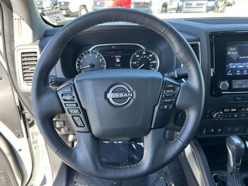 Used 2023 Nissan Frontier SV w/ SV Convenience Package image 25