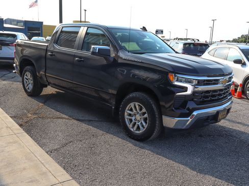 Used 2024 Chevrolet Silverado 1500 LT AWD/4WD image 3