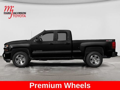 Used 2017 Chevrolet Silverado 1500 LT w/ All Star Edition AWD/4WD image 4