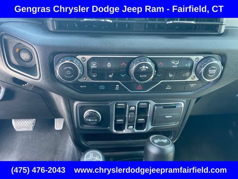 Used 2024 Jeep Wrangler Unlimited w/ Convenience Group AWD/4WD image 51
