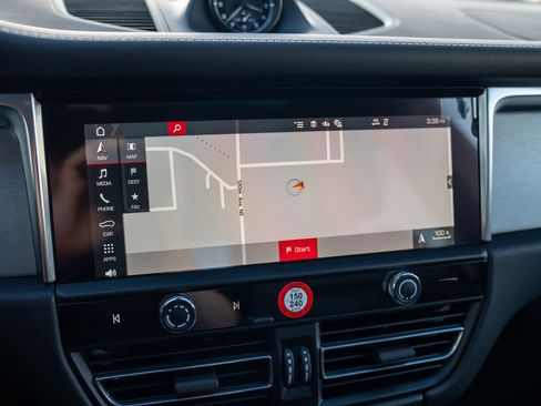 New 2026 Porsche Macan image 17