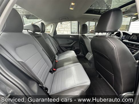 Used 2026 Volkswagen Jetta SE FWD image 19
