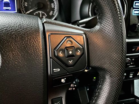 Used 2019 Toyota Tacoma TRD Sport AWD/4WD image 23
