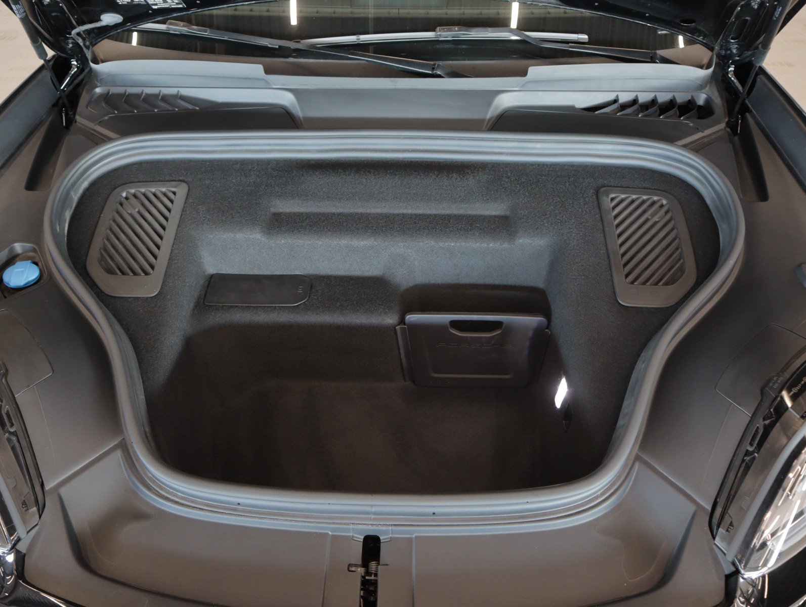 Certified 2024 Porsche Macan 4 Electric AWD/4WD image 25